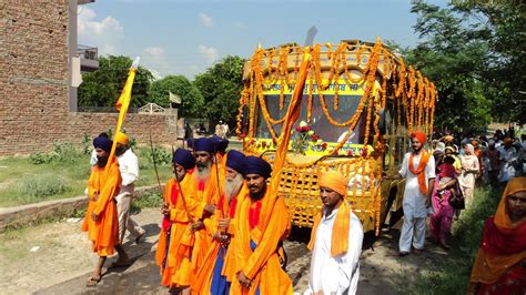 Sirsa News: Nagar Kirtan in Sirsa on 407th installation anniversary of ...