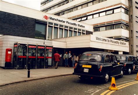 Piccadilly Station in the 80s and 90s - rare photos capture life behind the scenes