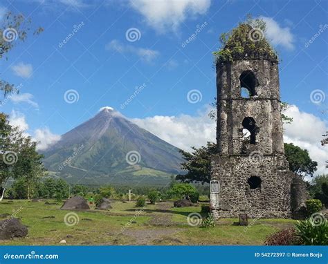 Mayon Volcano Stock Photo - Image: 54272397