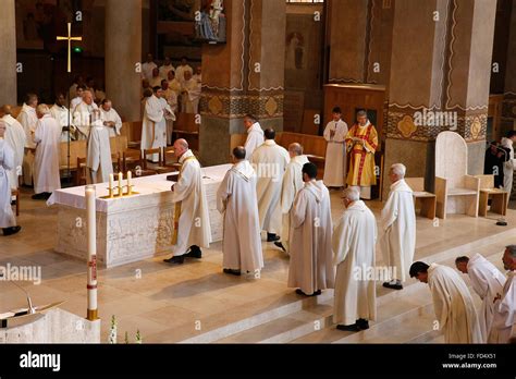 Mas in Sainte Genevieve de Nanterre Cathedral. Entrance procession ...