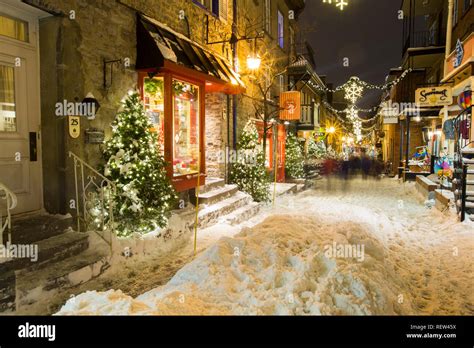 old Quebec city in winter Stock Photo - Alamy