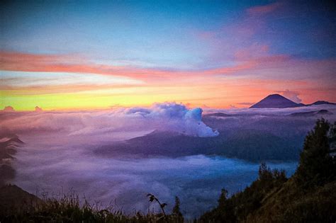 Sunrise in Bromo Mountain | Mount Bromo Tour Package