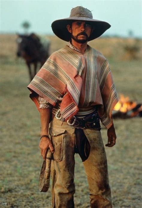 personaje: Indalecio, gaucho que regresa a su rancho después de pasar 15 años en la cárcel ...