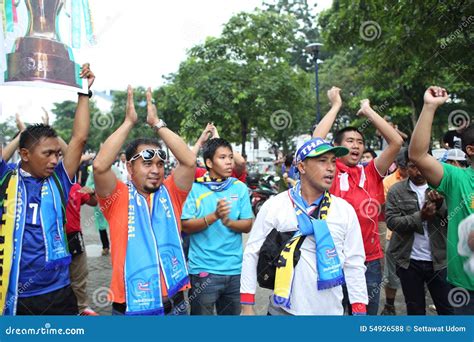 Unidentified Thai Football Fans in Action Editorial Stock Photo - Image ...