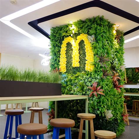 Vertical Artificial Green Plants Wall Indoor Plant Use For Coffee Shop ...