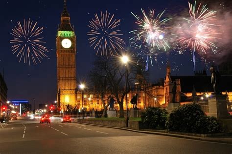 Fireworks Over parliament - WebDesignBoom