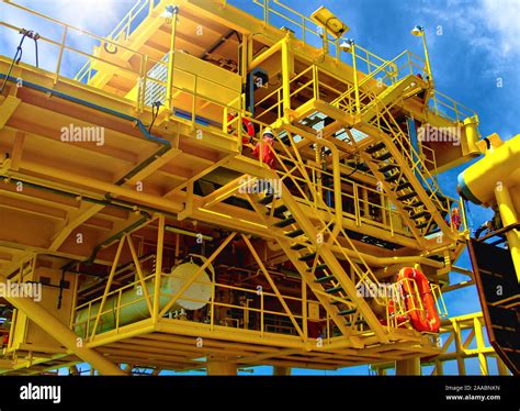 Oil rig construction yard hi-res stock photography and images - Alamy