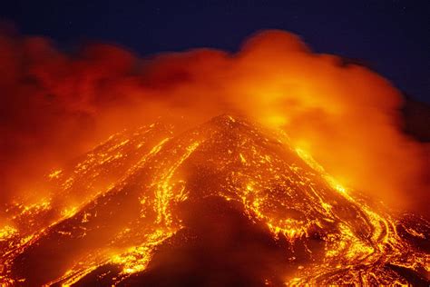 Photos: The eruption of Mount Etna in Italy