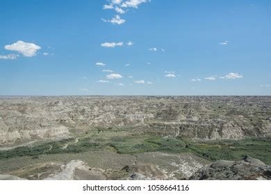 View Canadian Badlands Dinosaur Provincial Park Stock Photo 1058664116 ...