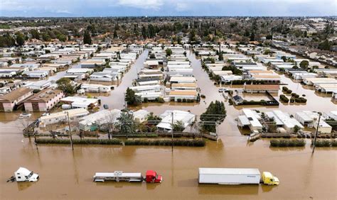 Aerial photos show California's devastating flooding - ABC News