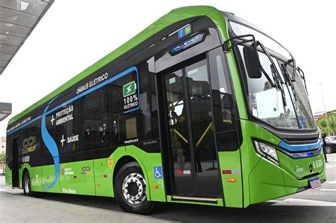 Mercedes-Benz inicia as primeiras entregas de 50 ônibus elétricos eO500U – AutoIndústria