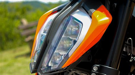 KTM 890 Duke R vs. KTM 790 Duke - Muss es immer die Große sein?