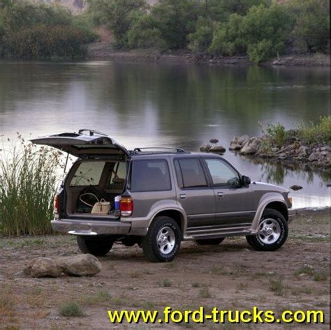 2000 Ford Explorer Photo