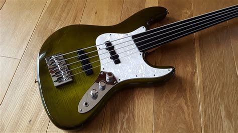 SOLD: Overwater 5 string Fretless bass with hard case - Classic & Cool Guitars