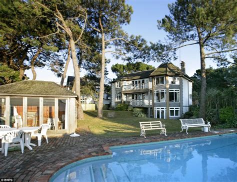 Sandbanks: The tiny millionaire's playground where 15 houses cost £80m ...