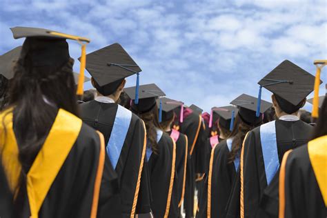 These Latinos' Joyful Graduation Photos Are The Best Corner of the ...