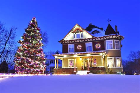 10 Best Places to Celebrate Christmas in the US - Where to Meet Santa Claus in America (yes, he ...