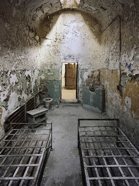 A cell in Eastern State Penitentiary in Philadelphia - Photorator