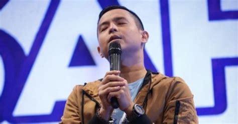 Ernest Prakasa Pilih Hati-hati dalam Membawakan Materi Stand-Up Comedy : Okezone Celebrity