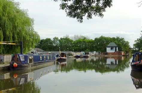 Stratford-upon-Avon Canal near Wootton... © Roger Kidd cc-by-sa/2.0 :: Geograph Britain and Ireland