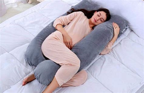 The 4 Best Body Pillows For Side Sleepers | Side sleeper pillow ...