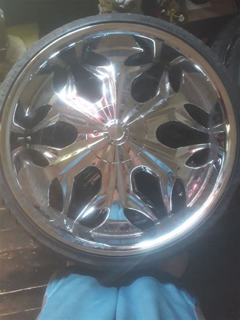 22 inch rims 5 lug universal so they will fit any 5 lug for Sale in Toledo, OH - OfferUp