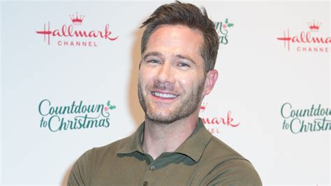 Catch Me If You Claus' Luke Macfarlane Gushes Over His On-Screen Chemistry With Italia Ricci ...