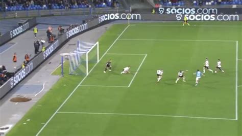 Video: Kvaratskhelia takes on the entire Atalanta defence - Football Italia