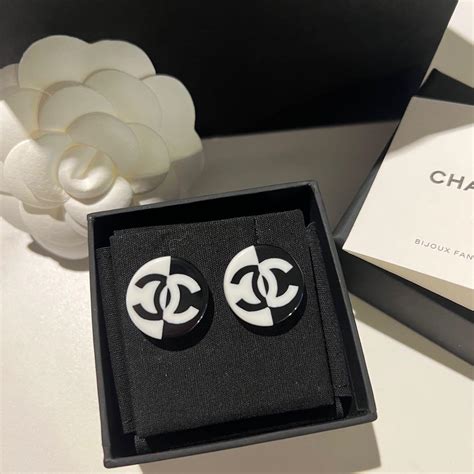 Chanel logo earrings, Women's Fashion, Jewelry & Organisers, Earrings ...