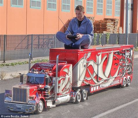 King of the (scaled-down) road: Remote-control model fan builds 16ft-long replica of American ...