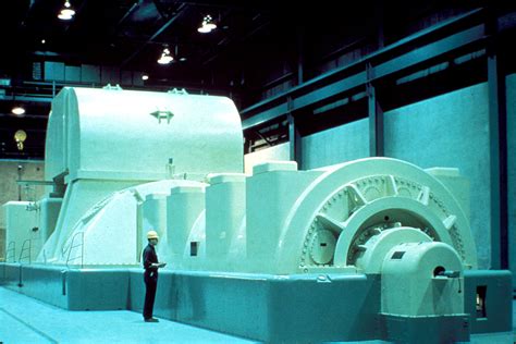 File:Modern Steam Turbine Generator.jpg - Wikimedia Commons