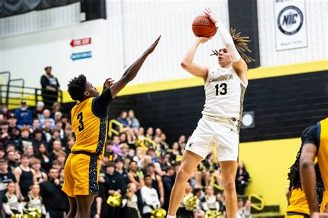 Boys basketball: IHSAA sectional, MHSAA district storylines to follow ...