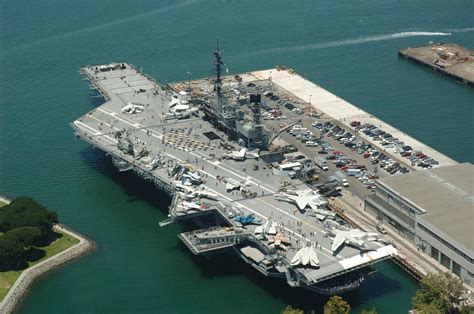 [4288 x 2848] USS Midway as a museum in San Diego. : WarshipPorn