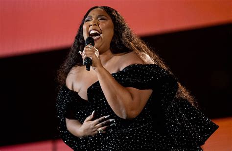 Fans ask Lizzo to remove song over offensive lyric | RNZ News