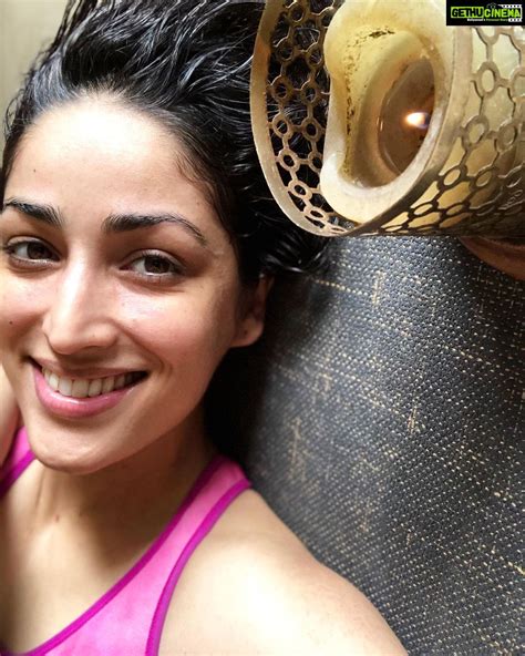 Yami Gautam Instagram – Early-morning yoga & my oiled-hair, on point 😌🧘‍♀️ #nofilter | Gethu Cinema