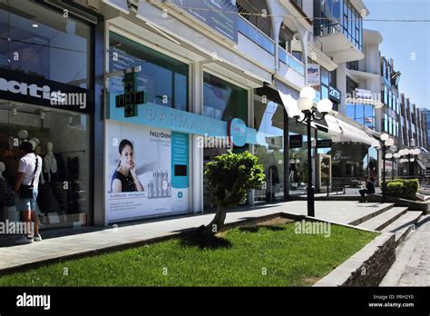 Glyfada shops shopping hi-res stock photography and images - Alamy