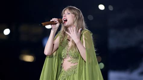 Taylor Swift draws record-breaking crowd at Pittsburgh stadium during Eras Tour concert | CNN