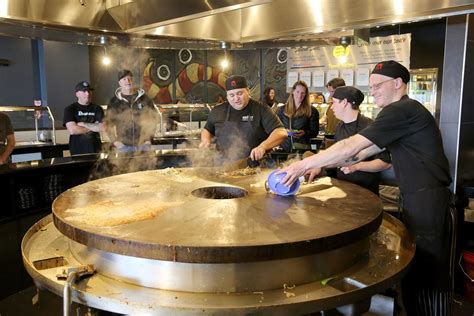 HuHot Mongolian Grill: Khan I take your order? | Local | azdailysun.com