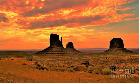 Sunset in Monument Valley Photograph by Suzanne Wilkinson - Fine Art America