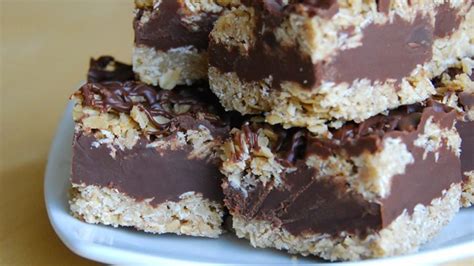 NO-BAKE CHOCOLATE OAT BARS!! - Sweet & Savory Recipes