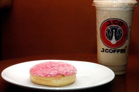 DUDE FOR FOOD: A Winning Pair: New Tropical Treats from J. Co Donuts & Coffee