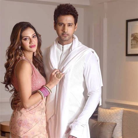 Nusrat Jahan's Romantic Pictures With Yash Dasgupta Sets Internet On ...