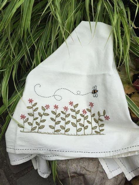 Free Pattern - Busy Bee Tea Towel | Tea towels embroidery, Redwork embroidery patterns ...