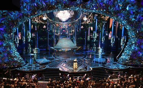 Twitter Reactions to the Oscars 2018 Sparkly Stage at Dolby Theatre | Vogue