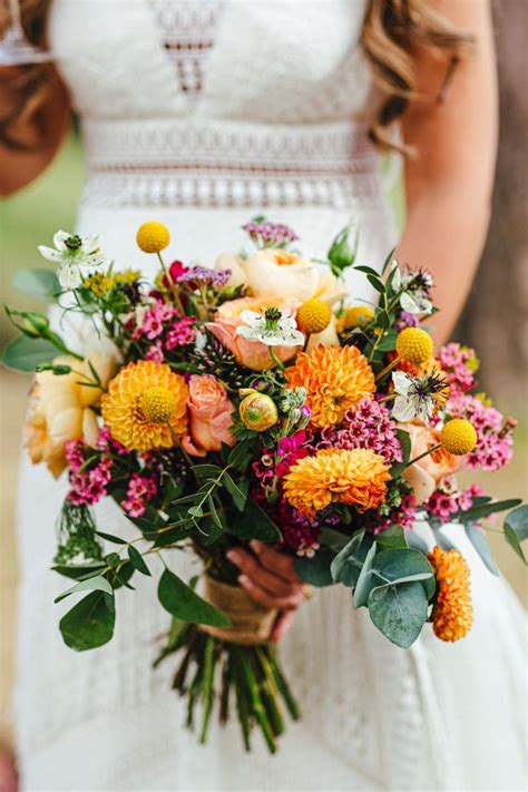 15 Dreamy Dahlia Wedding Bouquets | weddingsonline