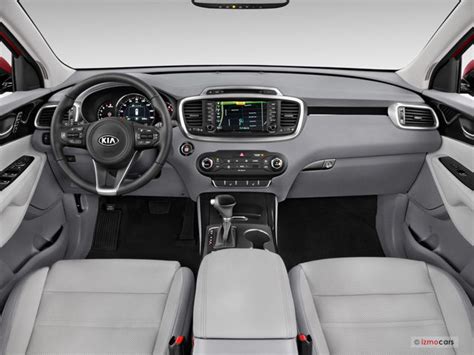 2017 Kia Sorento Pictures: Dashboard | U.S. News & World Report