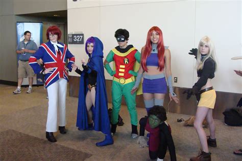 Pin by Katie Titus on Teen Titans Cosplay | Teen titans cosplay, Teen ...