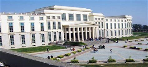 Amity University Lucknow|Contact, Cutt off list, Placement and Admission 2017-2018