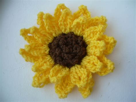 Decorative Sunflower pattern by Crocheted by Rachelle | Fleurs en crochet, Fleur crochet, Tricot ...