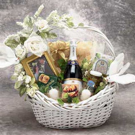 Wedding Gift Baskets | White Wedding Gift Basket at Arttowngifts.com